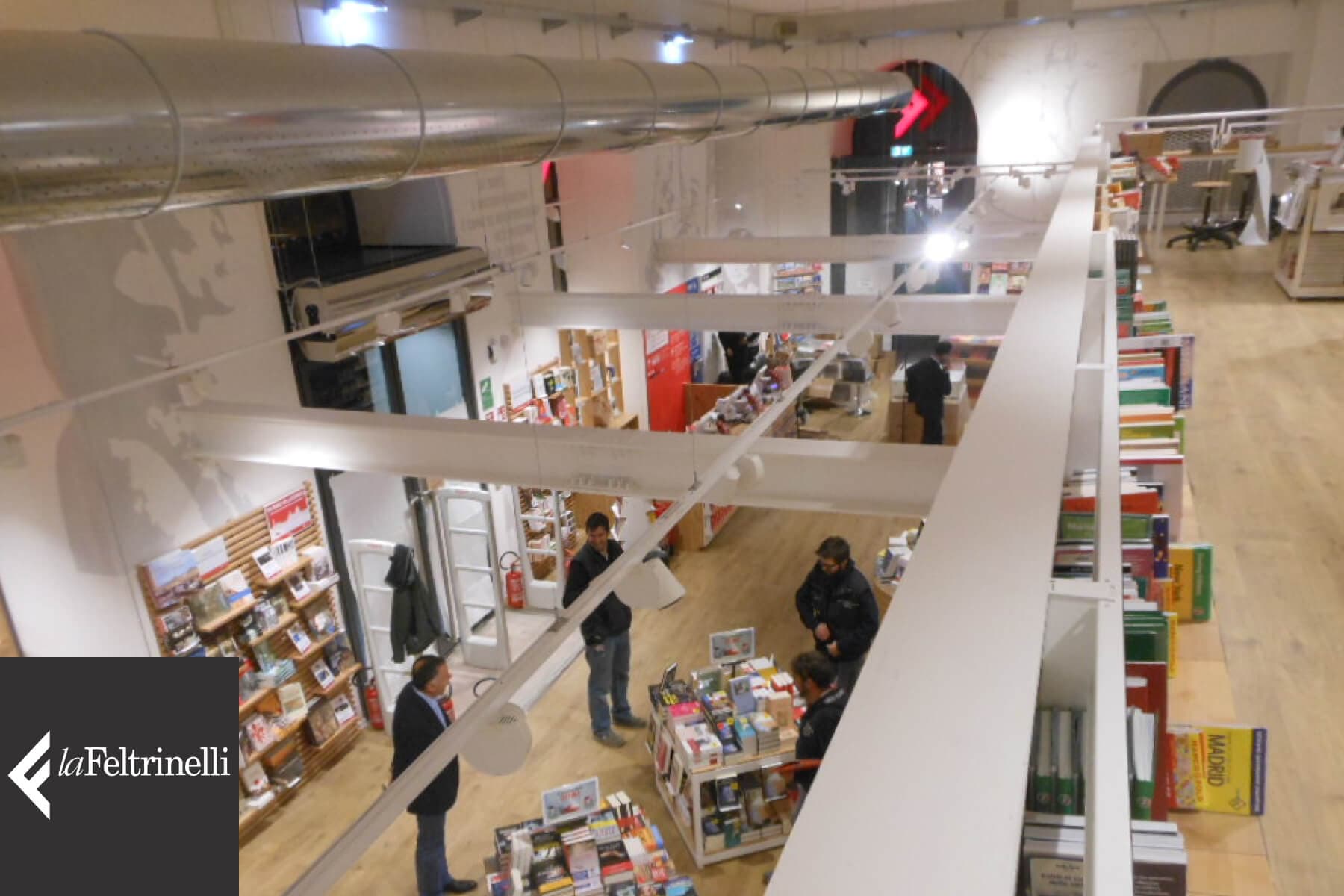 LA FELTRINELLI - Firenze - Installazione